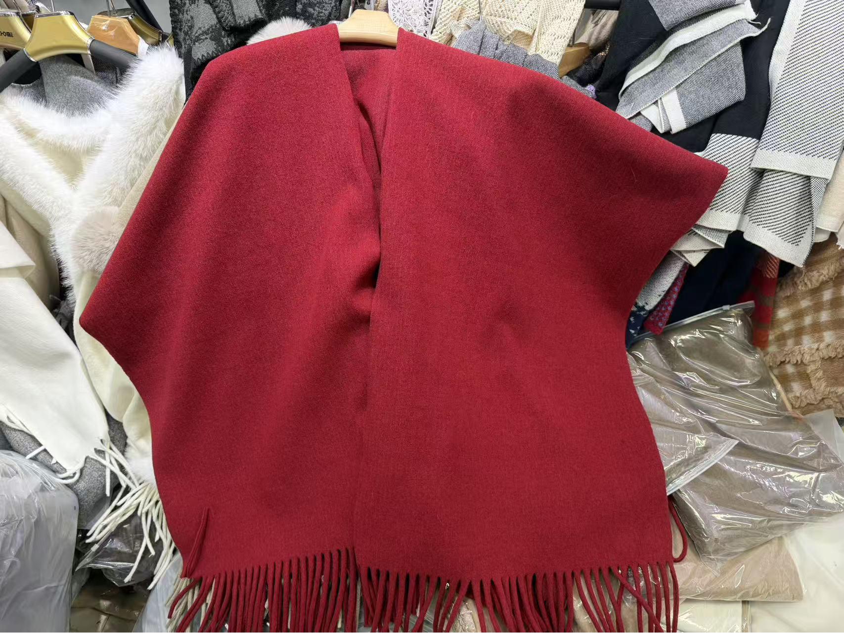 

Корейский шарф-шаль с кисточками премиум-класса - Универсальный стиль для осени/зимы красный