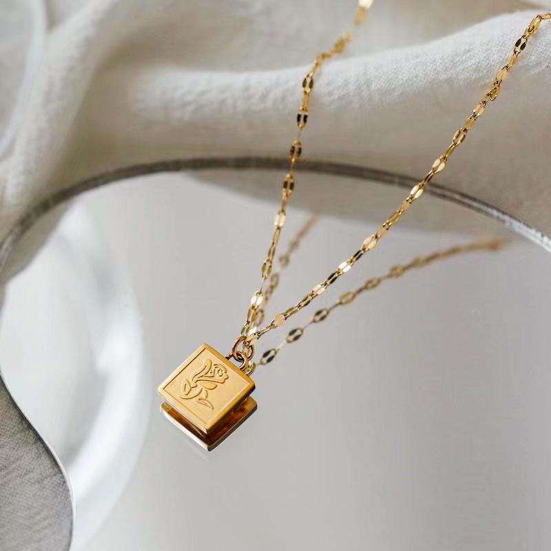 Luxury Rose Pendant Necklace: 18K Gold-Plated Titanium Steel Clavicle Chain 18K Gold Plated