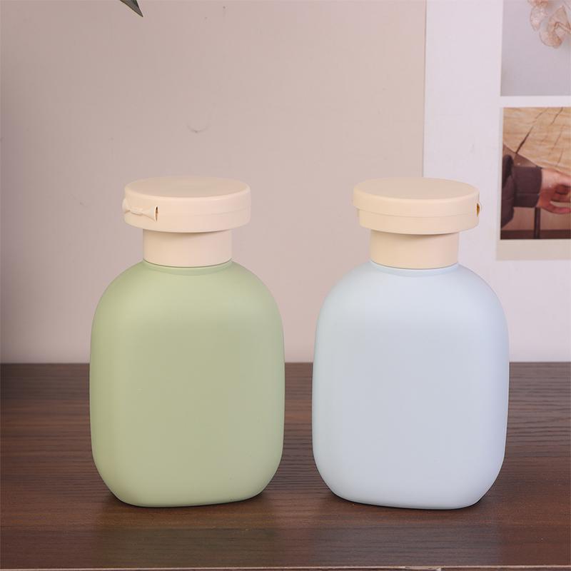 2/4Pc 100ml Refillable Squeeze Bottles with Flip Cap for Travel Reusable Plastic Containers for Lotion Shampoo and Conditioner