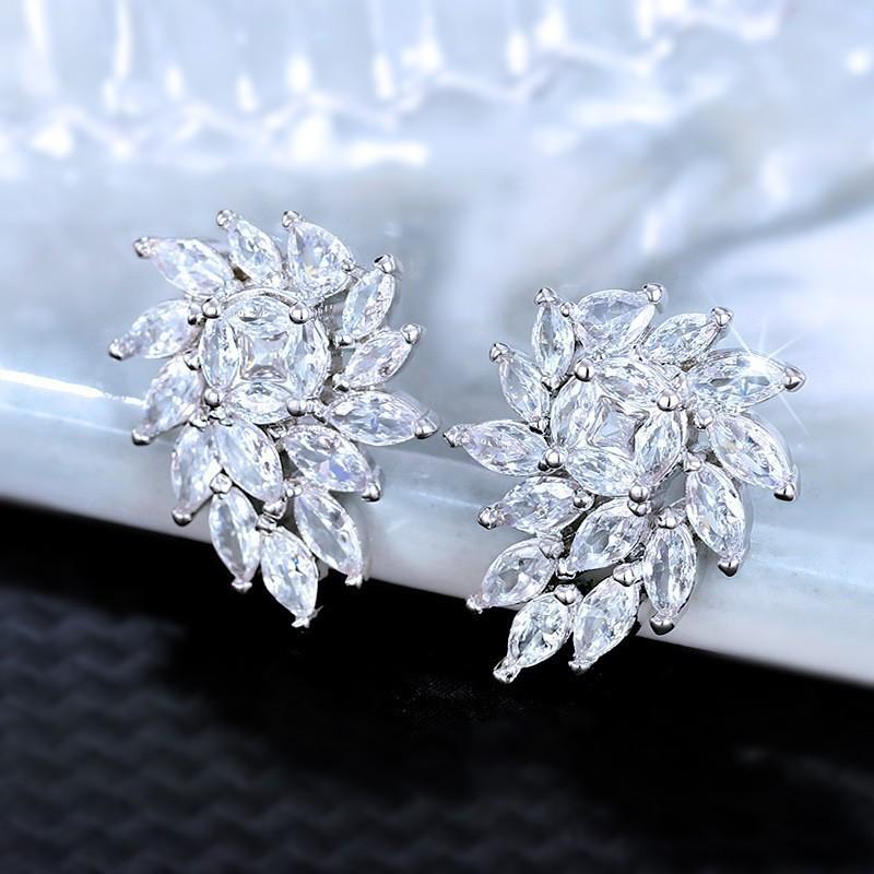 

Shein leaf flower horse eye stud earrings simple niche elegant versatile earrings