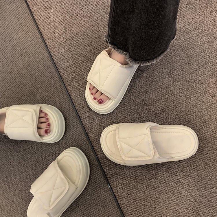 Step On Shit Slippers Women's Summer Wear 2025 New Thick-bottomed Non-slip Niche High-end Sandals Velcro One-word Drag