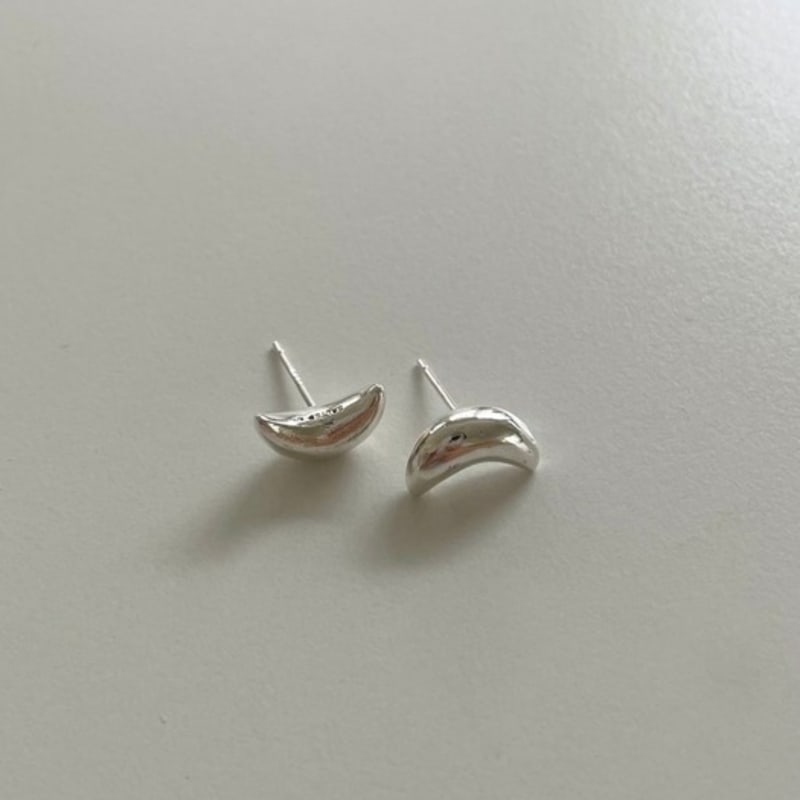 

salted petit moon earring Silver