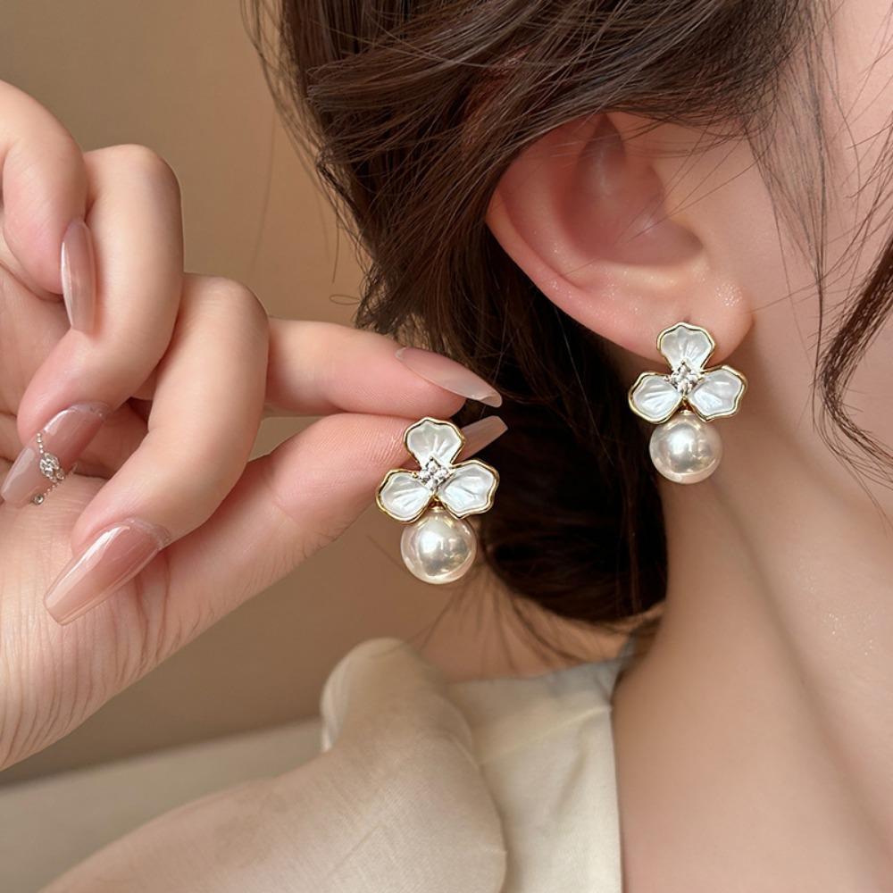 French Retro Flower Butterfly Pearl Fringed Earrings Light Luxury High-end Stud Earrings Niche Versatile Earrings Women