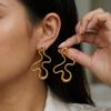 Minimalistischer Ins-Stil Geometrische Linien Hängeohrringe für Damen Abstrakte Welle Goldfarbe Edelstahl Tägliche Wear Schmuck Geschenk