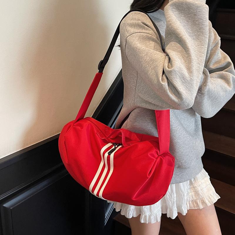 Fashionable Lightweight Crossbody Travel Bag Versatile Casual Handbag Shoulder Bag Large Capacity Outdoor Sports Gym Bag