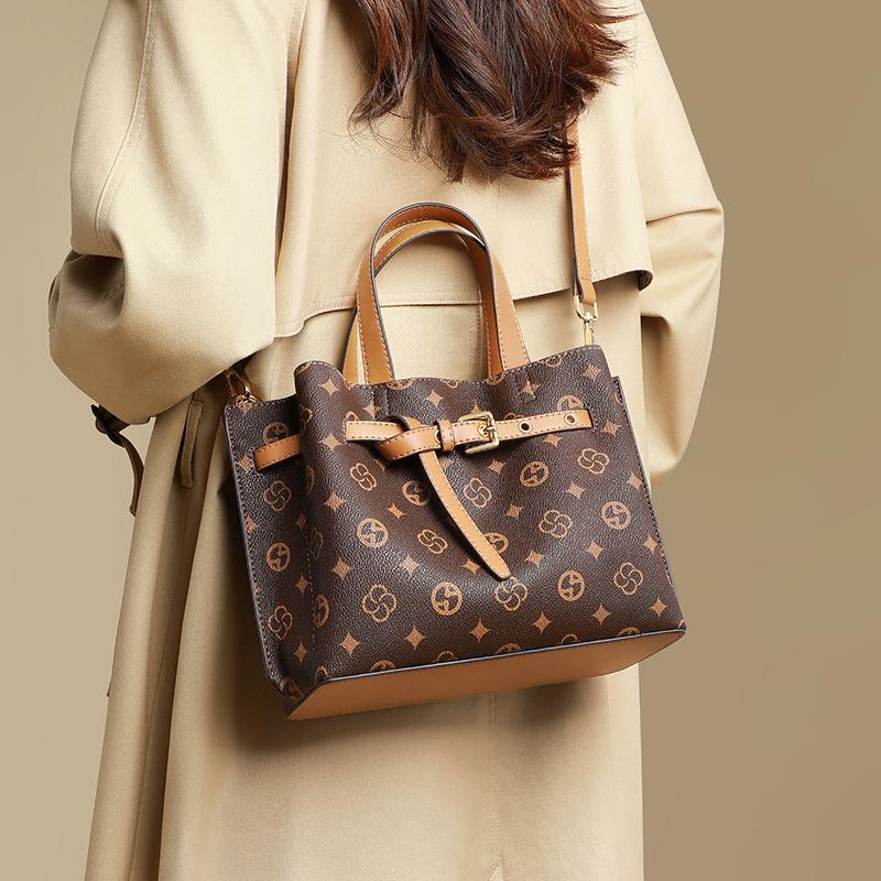 

Сумка-сумка 2025 года, новая высококачественная женская сумка, сумка-мессенджер, большая вместительная сумка через плечо, легкая роскошная универсальная сумка для мам темно-коричневого