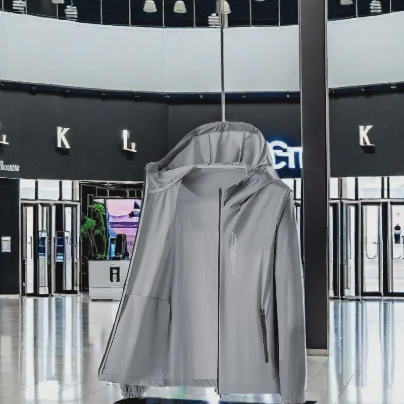 Chaqueta ultrafina de verano con capucha y protección UV para hombre: prenda de moda, versátil y con tacto de seda.