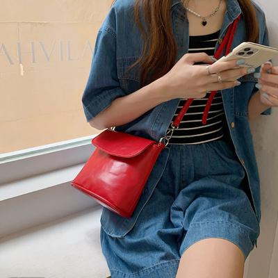 Koreanische Version Rote High-End-Textur-Beuteltasche Modische, allumfassende Nischendesign-Sinn-Umhängetasche mit einer Schulter Süße Minitasche