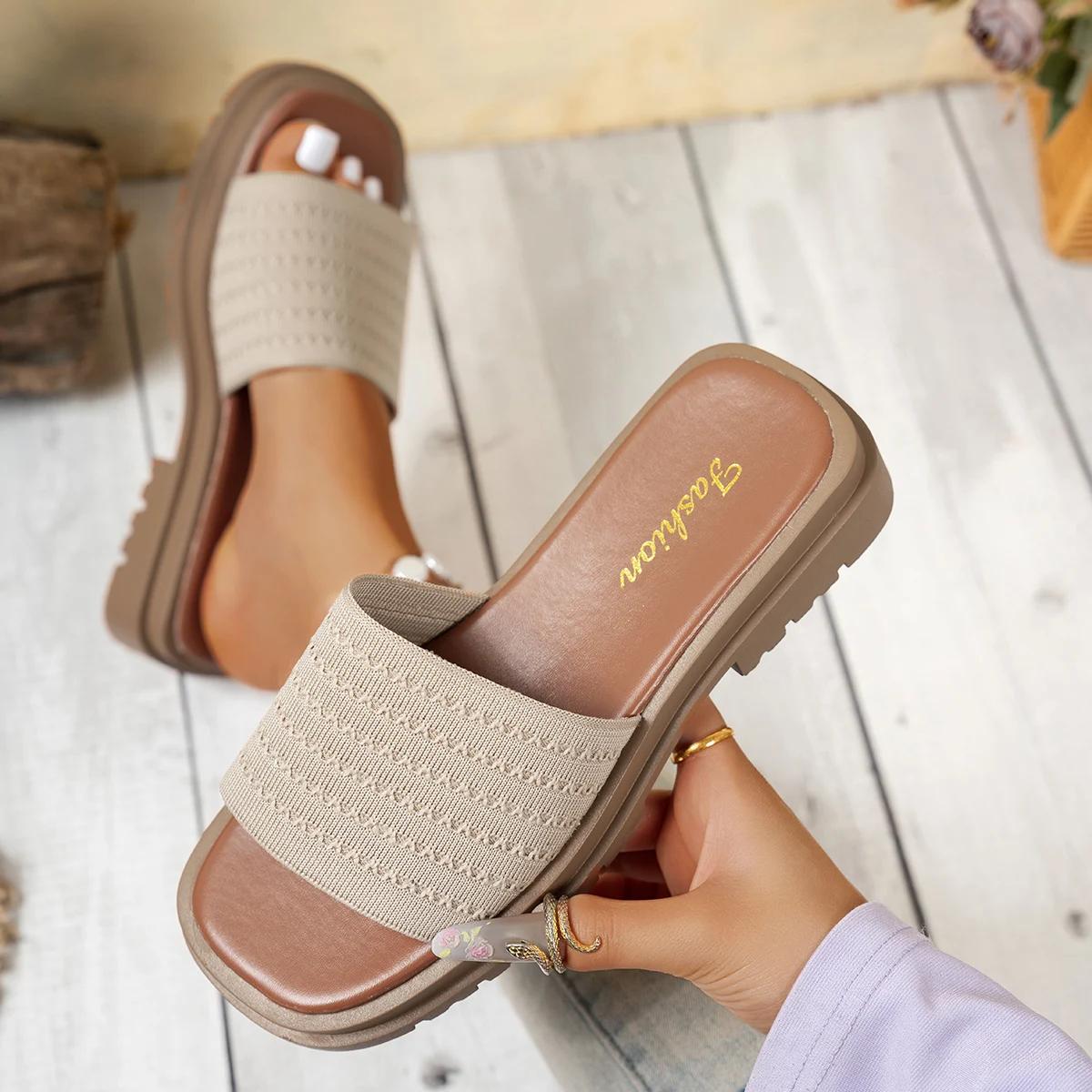 

Мода 2025 Новые женские тапочки Летние шлепанцы на платформе Женская обувь на высоком каблуке Клиновидные модные мягкие тапочки Роскошные резиновые домашние сандалии 36 абрикосовый