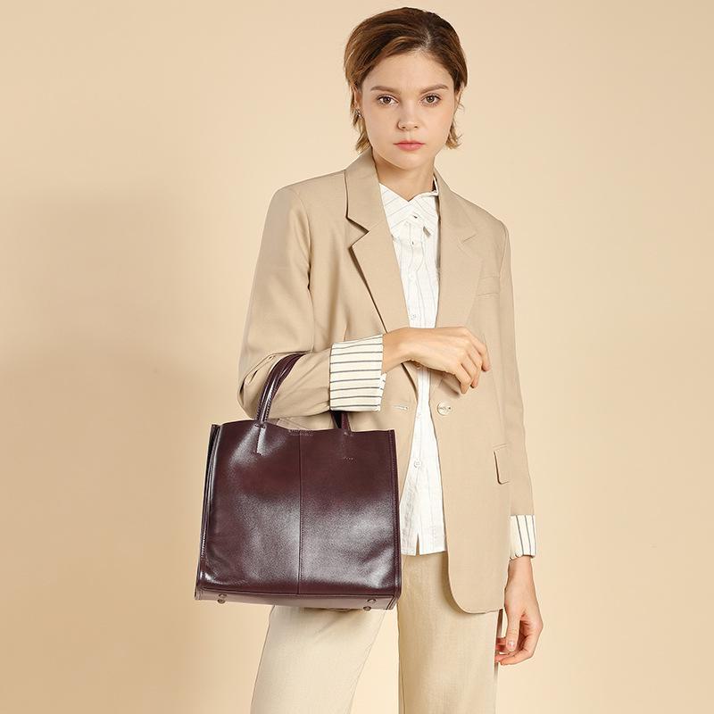 2024 Retro Cowhide Tote: Large Capacity Genuine Leather Shoulder & Messenger Bag for Autumn/Winter