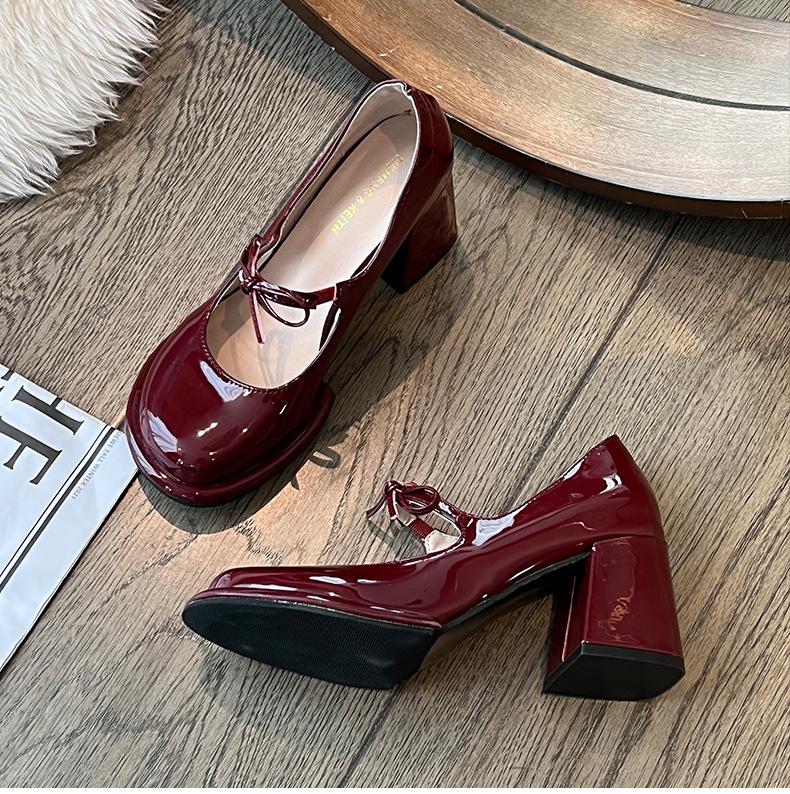 

Red retro small man height increase thick heel high heels women s 2025 new autumn and winter French light mouth Mary Jane single shoes 34 красный