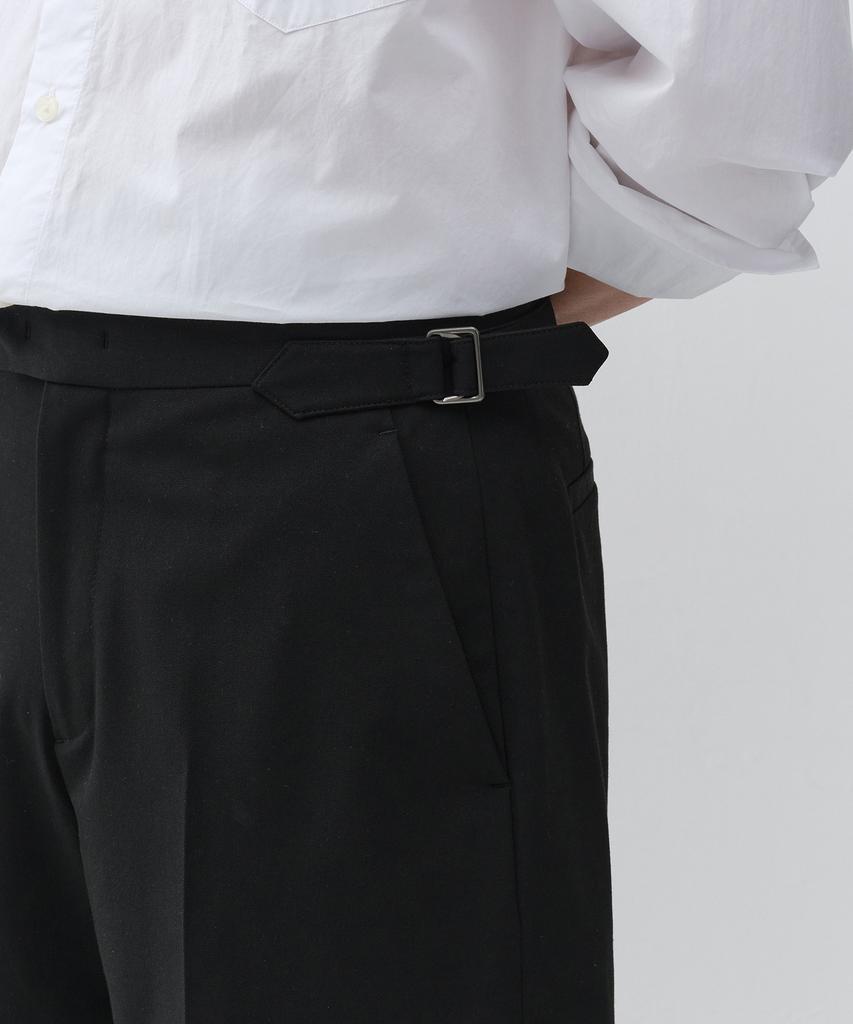 MUSINSA STANDARD Classic Adjust Half Slacks [Black]