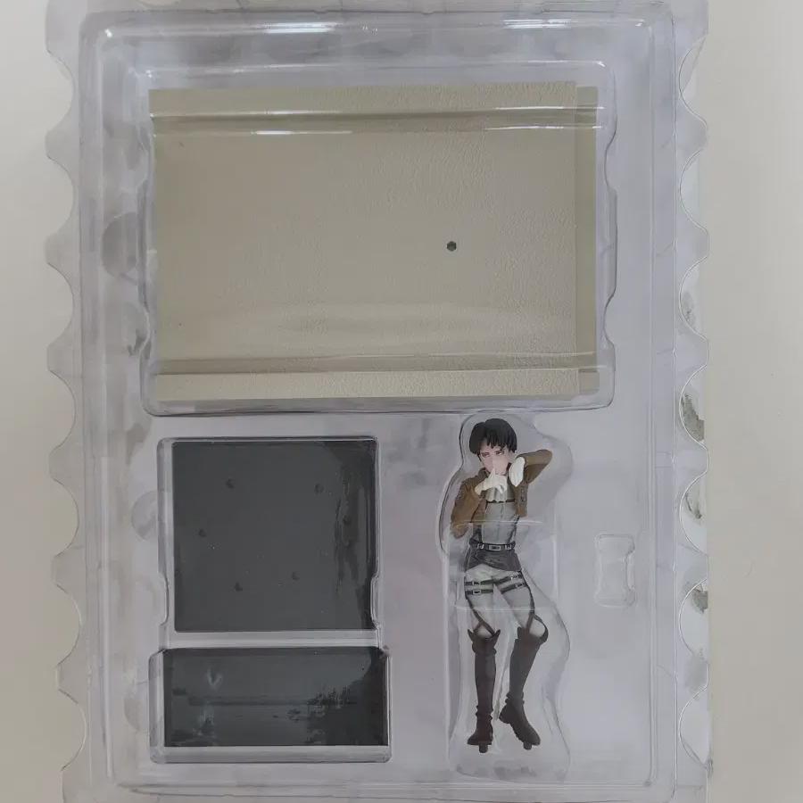 

Monthly Attack On Titan Vol.7 Levi Rare Figure