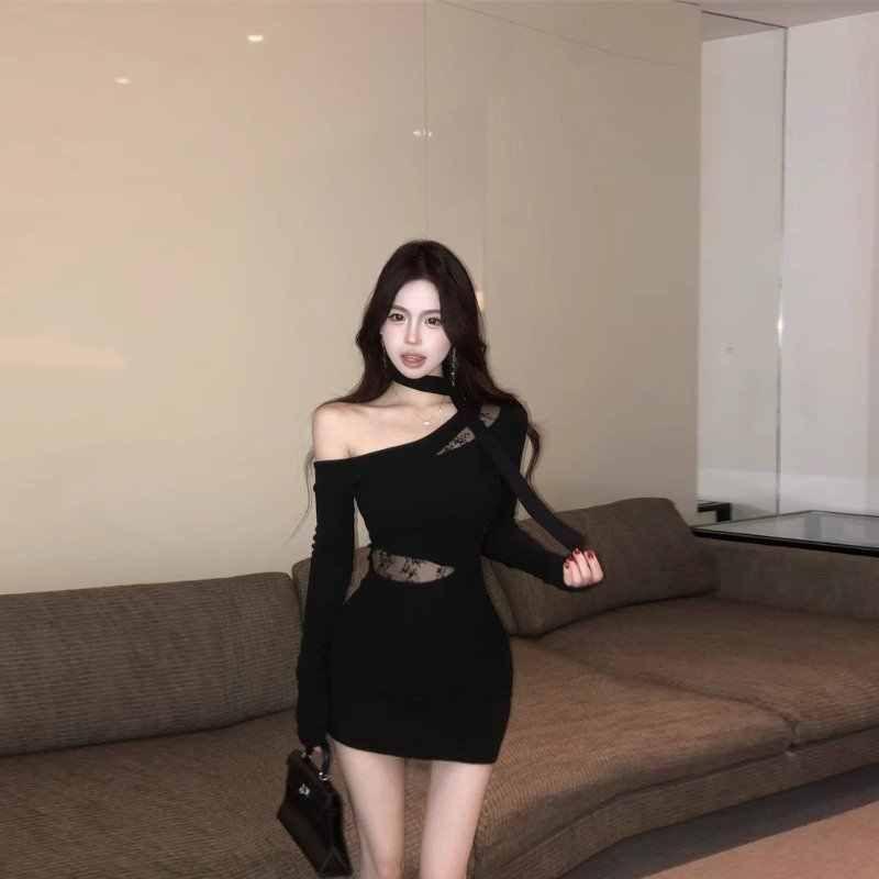 French-style Hot Girl Black Hollow-out Long-sleeve Dress for Women, New Spring Slimming Off-shoulder Hip-hugging Dress