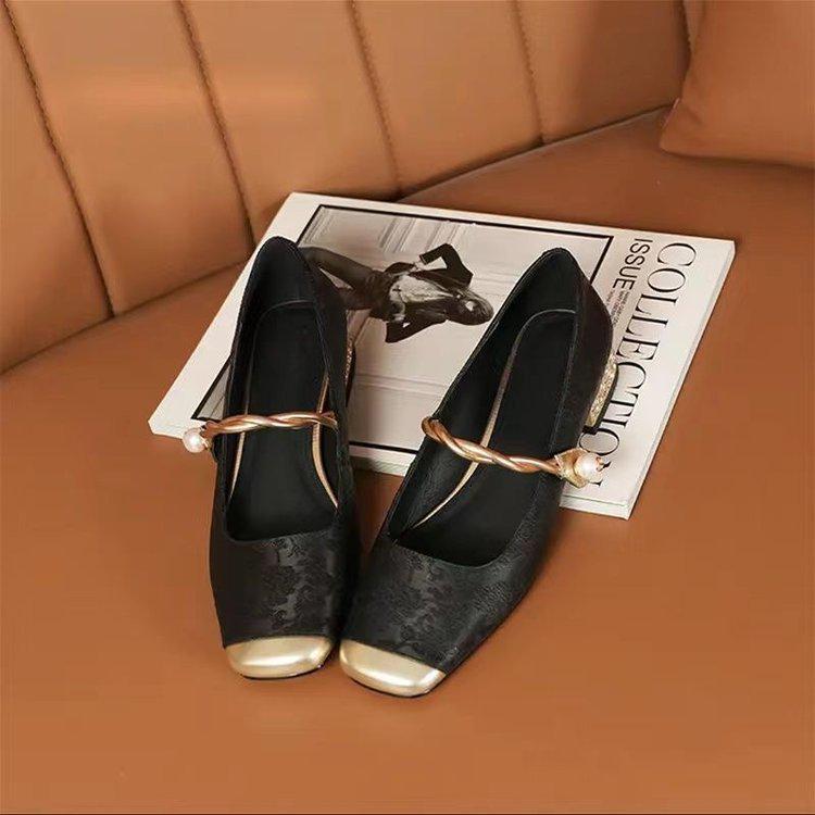 Guofeng Spring 2025 Retro French Low-Cut Mary Janes: Lightweight & Versatile.