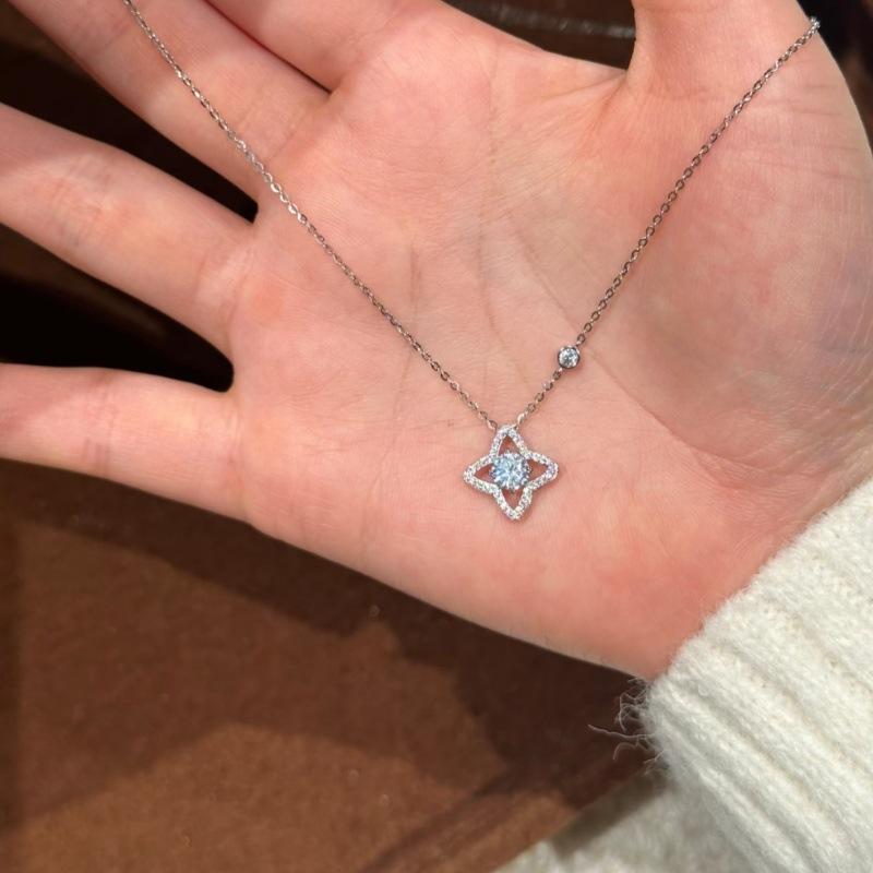 S925 Sterling Silver Lucky Clover Necklace Women s Moissanite Pendant Light Luxury Versatile Premium Clavicle Chain 925 silver
