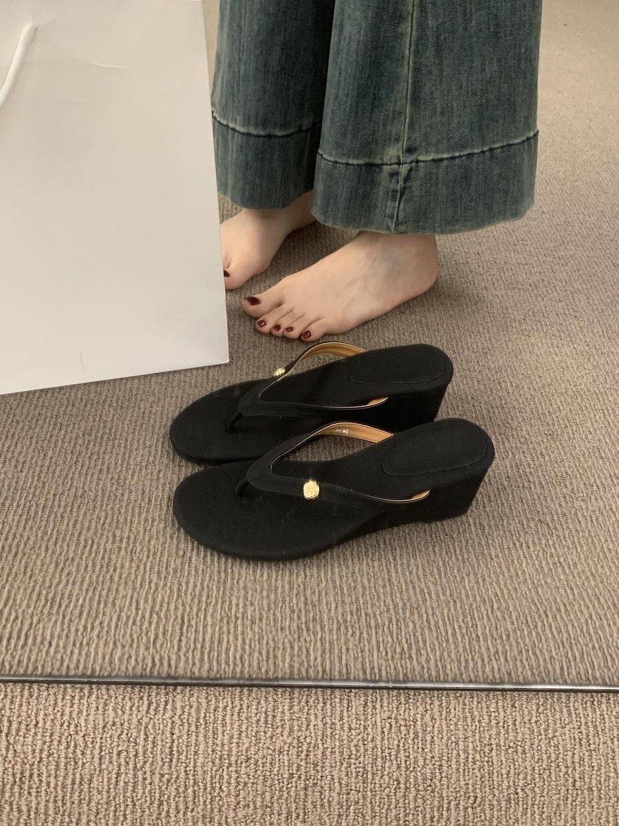 

Шлепанцы на танкетке желтые на высоком каблуке крутые тапочки женские летние сандалии 40 чёрный