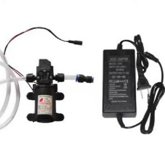 Портативная телескопическая щетка для чистки солнечных панелей с подачей воды