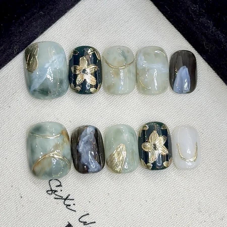 10Pcs Handmade Press On Nails Full Cover Flower Design Short Round Head Gold False Nails Artificial Manicure Wearable Nail Tips