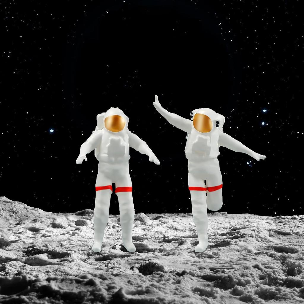 Shoucangjia Scale Figure Miniature Figurine Resin Mini Doll Model Creative Photography Sand Table Scene Prop DIY Landscaping Astronaut Hand-Painted