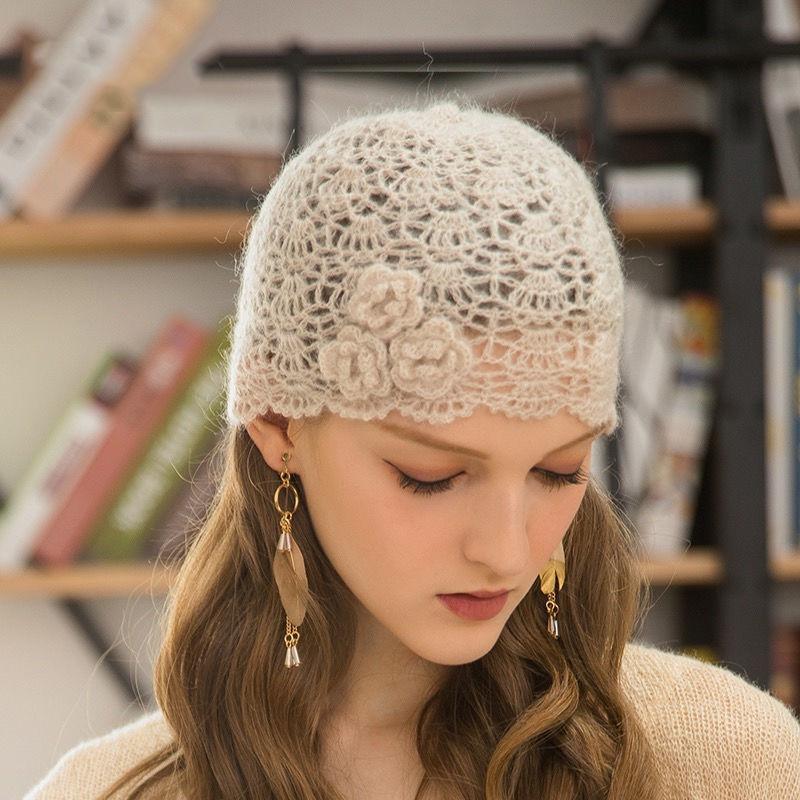 Ručně háčkovaná dutá květinová špička pro ženy Všestranná pro všechna roční období Pletená čepice Japonský retro baret Jaro a Podzim