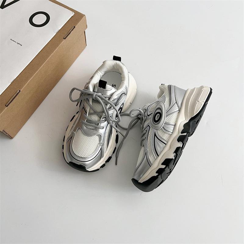 

Серебристо-серые универсальные кроссовки на высокой платформе в стиле «папины кроссовки» женские 2025 новая летняя популярная сетчатая студенческая легкая спортивная обувь 40 серебряный