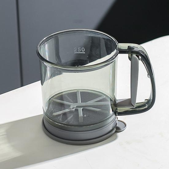 Handlicher Mehl-Sieb Transparenter Lebensmittel-Kunststoff Manuelles Mehl-Sieb Doppelschichtige Messbecher Mehl-Sieb zum Backen Puderzucker Kakao Matcha