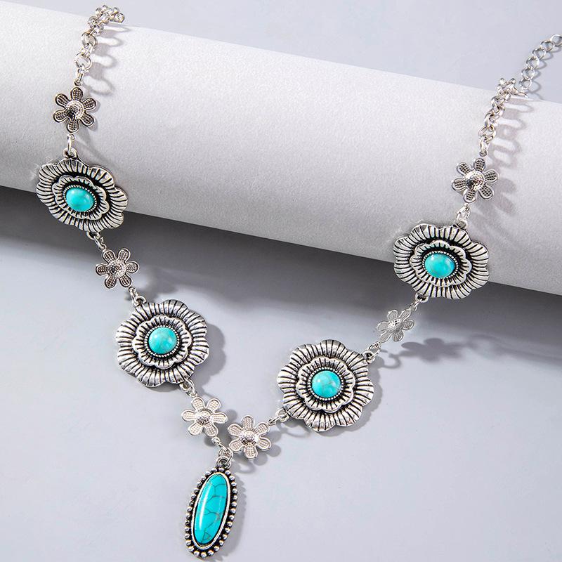 JMXD Bohemian Turquoise Flower Pendant Necklace for Women, Y2K Alloy Pearl Choker, Retro Adjustable Layered Chain, Dainty Minimalist Jewelry Gift Idea