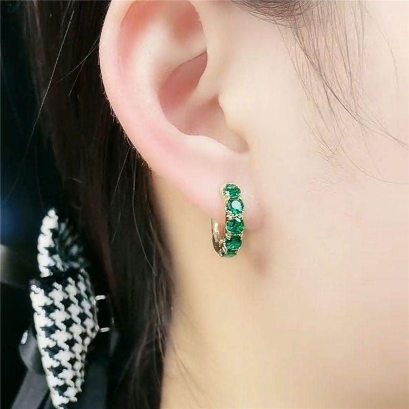 Retro Hong Kong style emerald earrings temperament design sense high-grade green ring ear buckle new light luxury zircon