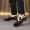 Herren Slipper aus Leder mit Krokodilmuster und Quaste - Spitz zulaufend, Britischer & Koreanischer Stil für formelle Anlässe, Business oder Hochzeit.