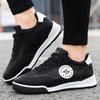 Nella primavera del 25, i nuovi uomini e donne dello stesso stile, coppia di scarpe da ginnastica tedesche, tendenza moda, scarpe sportive versatili, casual bo