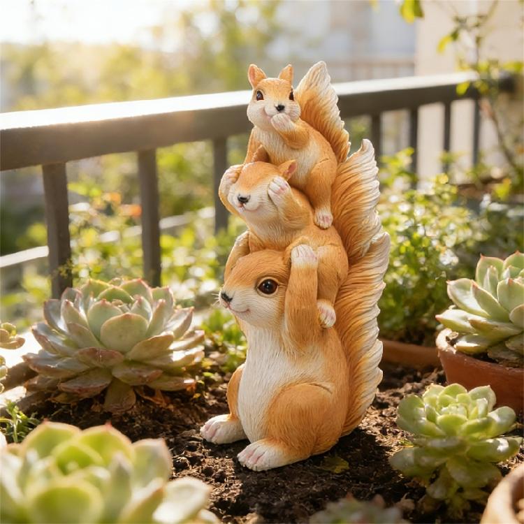 Garden Squirrel Decors Statue Fairys Garden Accessories Hanging Squirrel Sculptures Housewarmings Gift for Patio Yard
