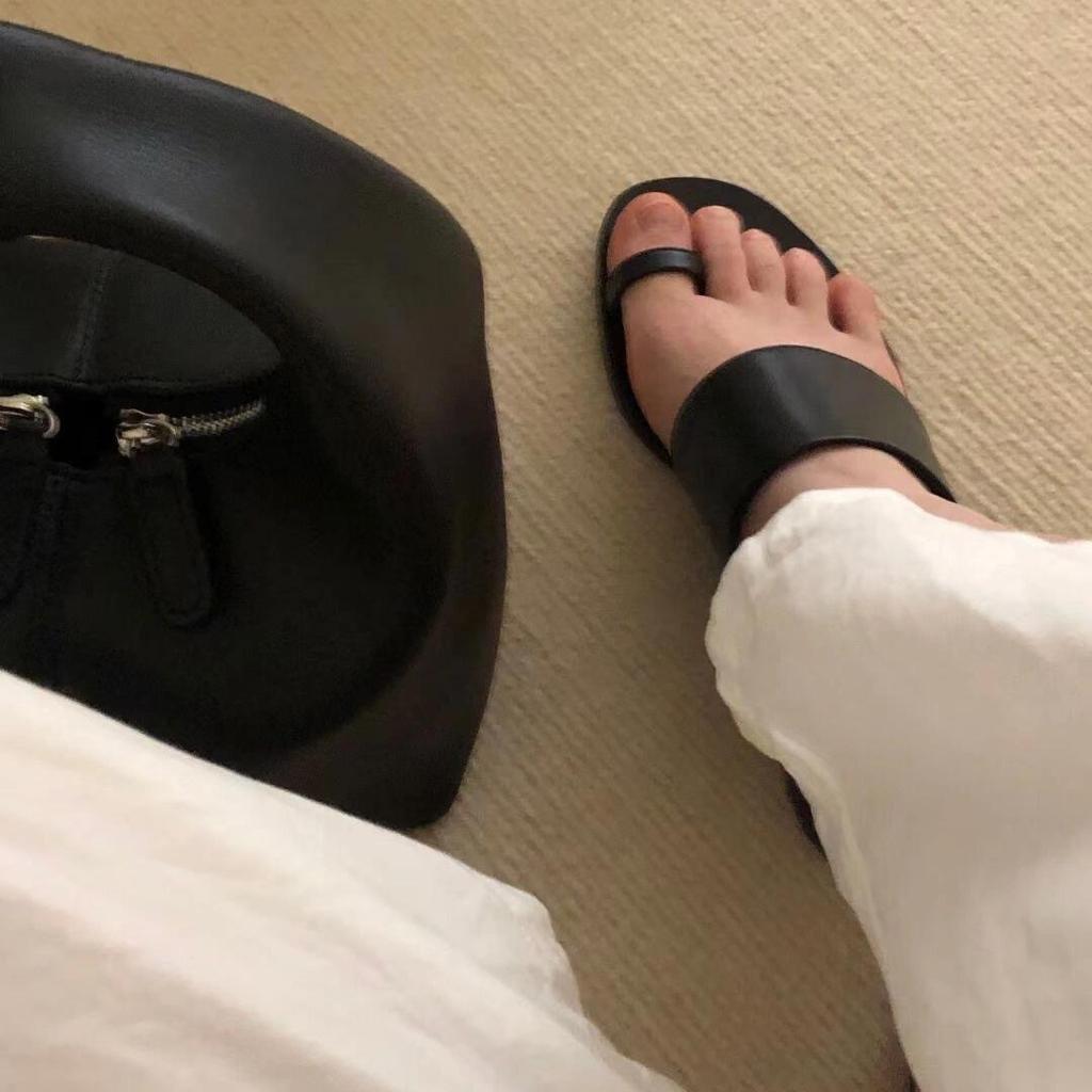 Äkta läder koreansk nischdesign enords bredband täckande tå coola tofflor dam ytterkläder sommar ny mode strandsandaler