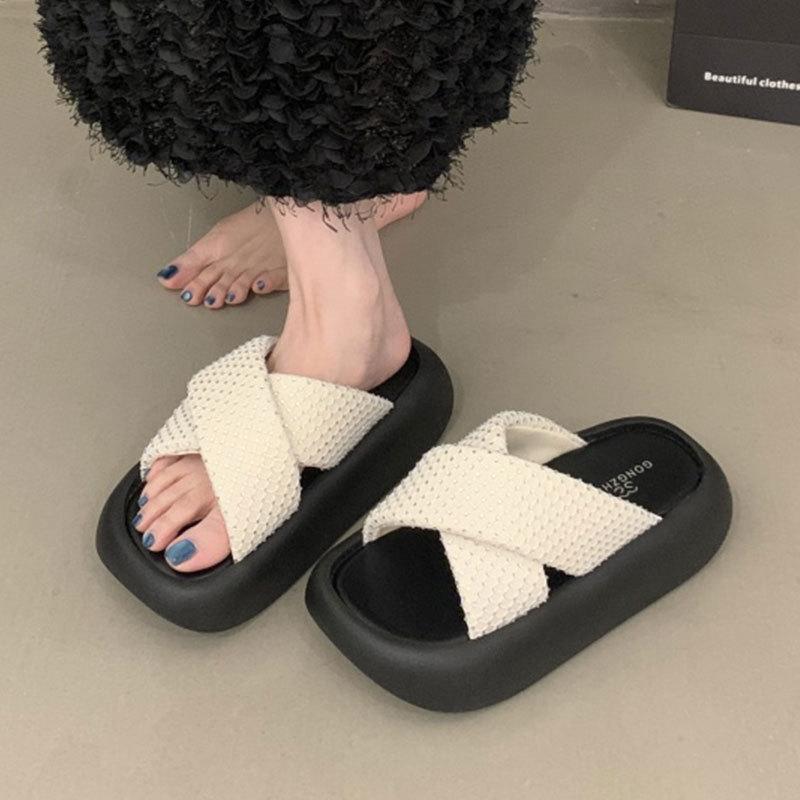 Thick-bottomed beautiful cross-strapped cool slippers for women's summer wear 2025 new models with skirts, fashionable beach one-word cool slippers