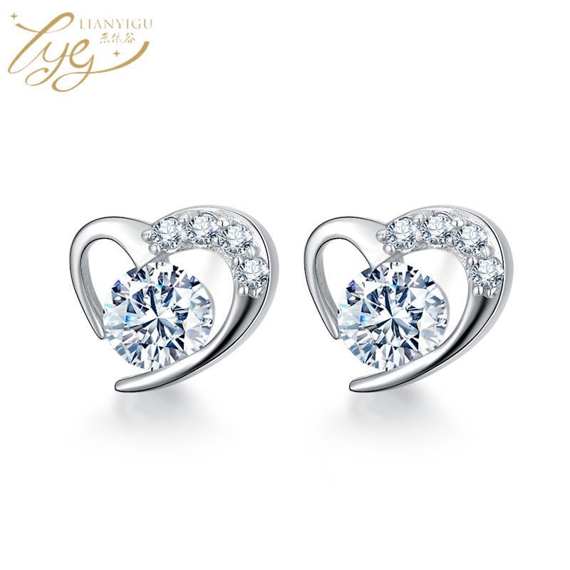 New fashion jewelry, temperament, love zircon stud earrings, women's atmospheric heart-shaped earrings, design sense niche earrings, 2026
