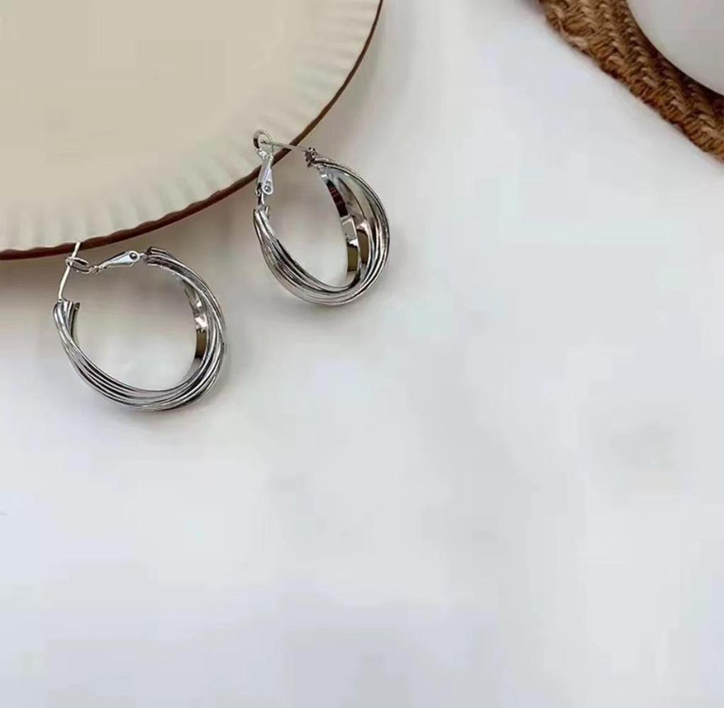 Trendy European & American High-End Twisted Metal Earrings for Women