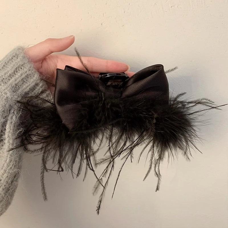 Elegant Black Feather Hair Clip with Bow - Premium Ostrich Feather Hair Accessory for Autumn and Winter