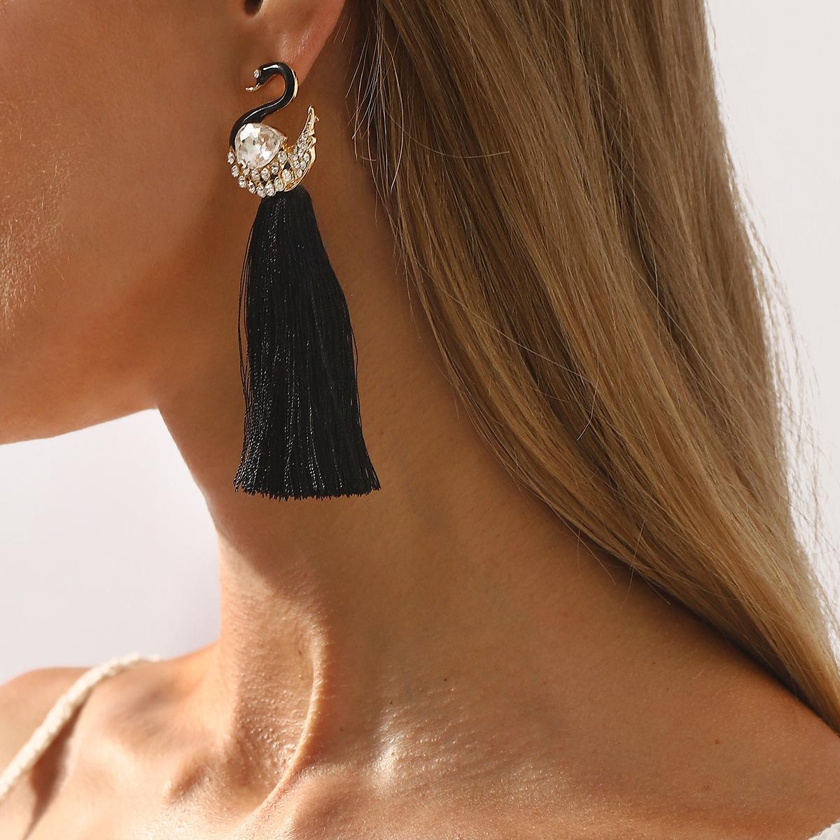 

Модные серьги-подвески для женщин чёрный