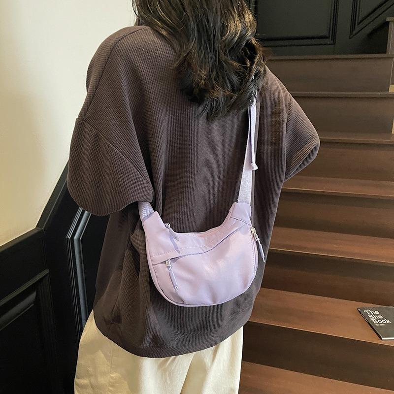 Casual dumpling bag women's new lightweight messenger bag outdoor sports shoulder bag versatile commuter mobile phone bag