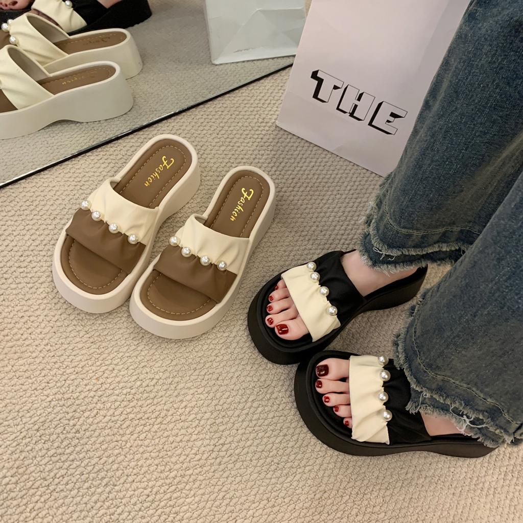 Slippers Women's Summer Wear 2025 New Fashion Thick-bottomed Muffin Sandals Internet Celebrity Super Fire Beach Folds
