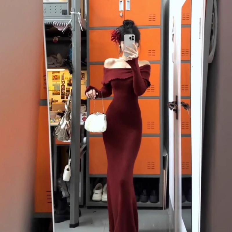 Christmas new robe red banquet toasting clothes high-end light luxury niche one-word shoulder knitted dress women