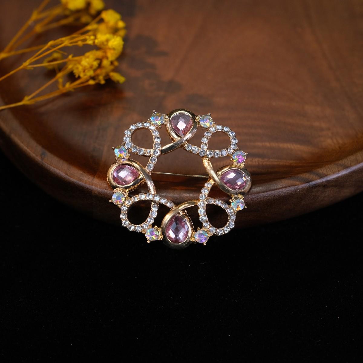 

Елегантна брошка зі стразами: Високоякісна японська та корейська мода кришталева шпилька для шарфа для жінок