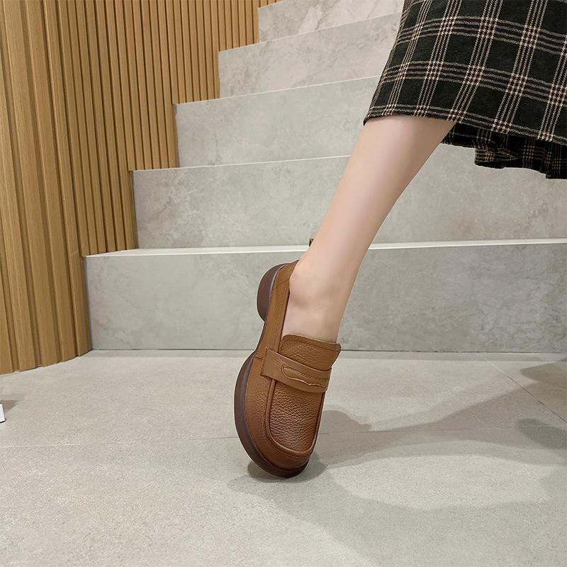 

First layer cowhide soft sole leather mother shoes women s one-pedal large size single shoes women s casual loafers women s grandma shoes 41