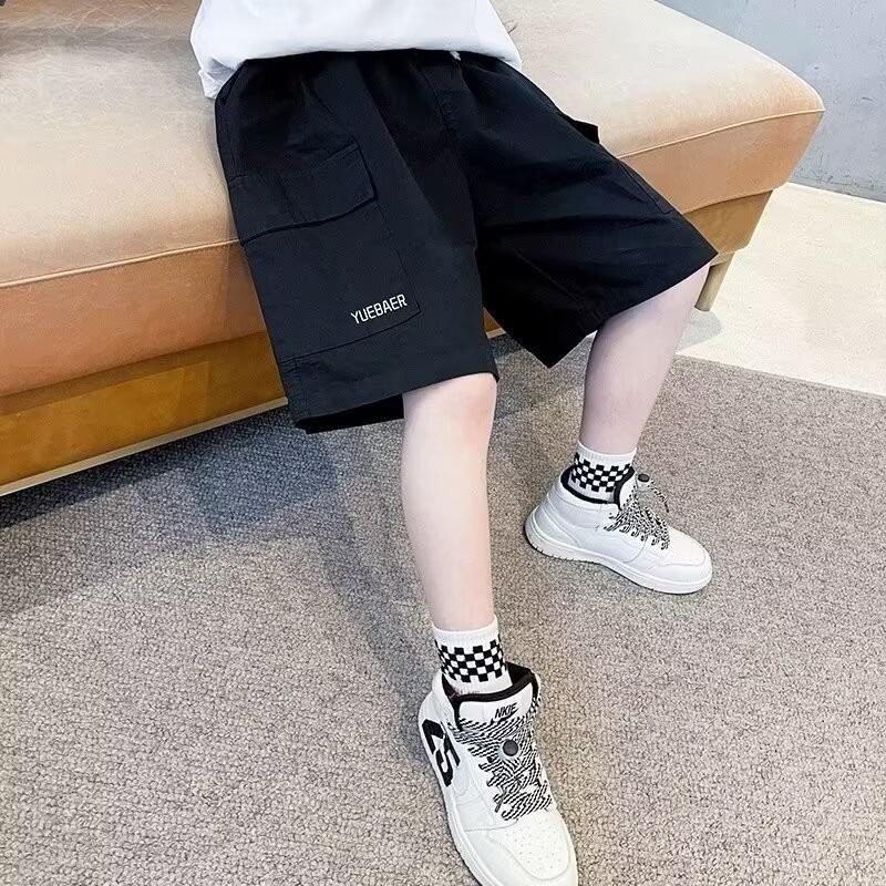 

Мальчиковые шорты карго Лето 2025 Новые повседневные брюки в корейском стиле Детские пятиточечные брюки средней длины Модные брюки для старших детей 170 чёрный