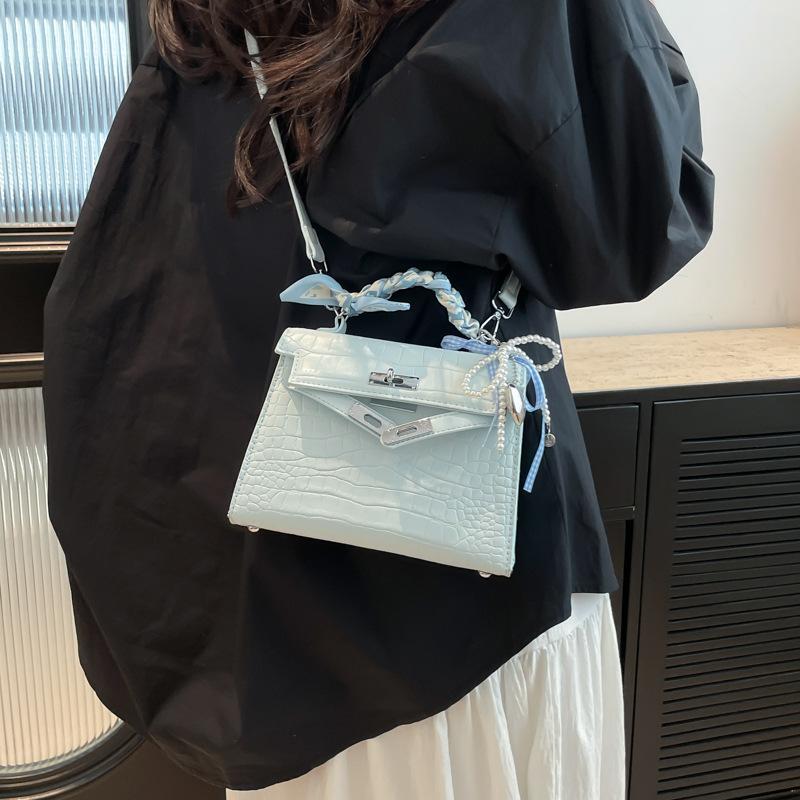 Женская сумка Новая модная универсальная сумка-мессенджер Портативная маленькая квадратная сумка With pendant синий