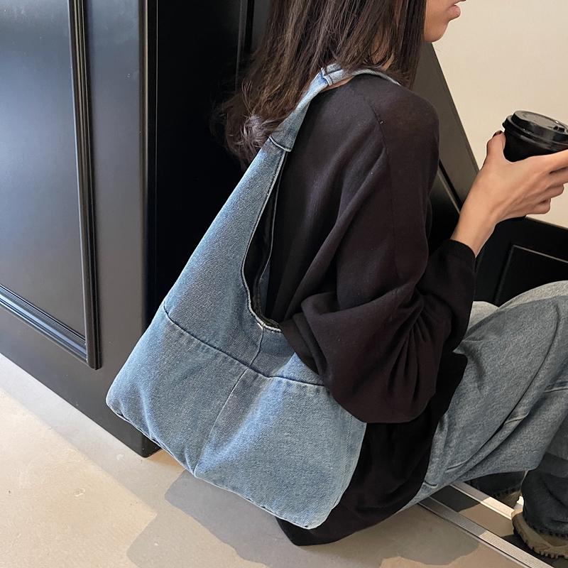 Classic Denim Hobo Bag – Stylish & Durable Shoulder Tote for Women, Perfect for Everyday Use