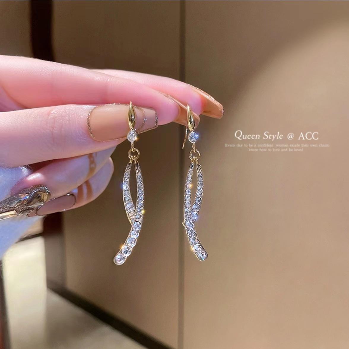 2025 Dongdaemun, South Korea Fashion Cross Rhinestone Earrings Trendy Temperament New Ear Accessories
