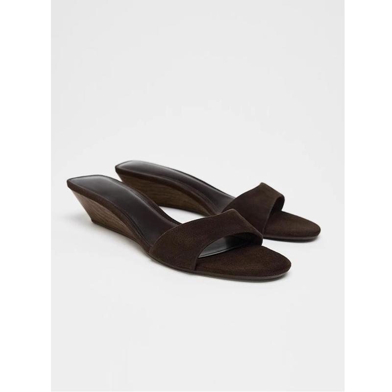 Fashion Summer New One-Strap Slippers For Beach Vacation. Women Wearing Slippers Over Flip-Flops