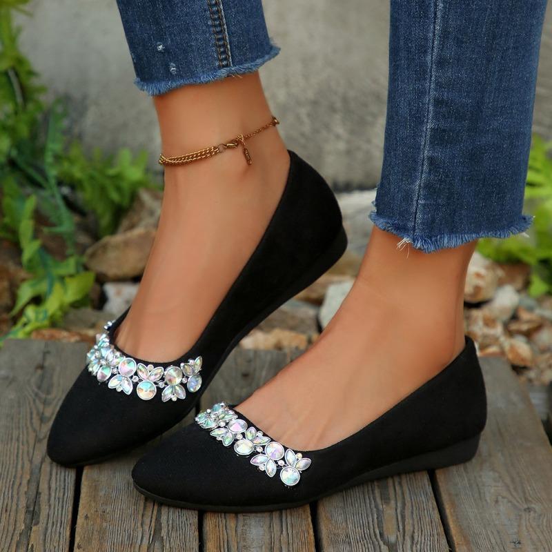A New Style of Water Diamond Pointed-toe Single Shoes for Women, Featuring A Shallow Flat Toe On One Foot