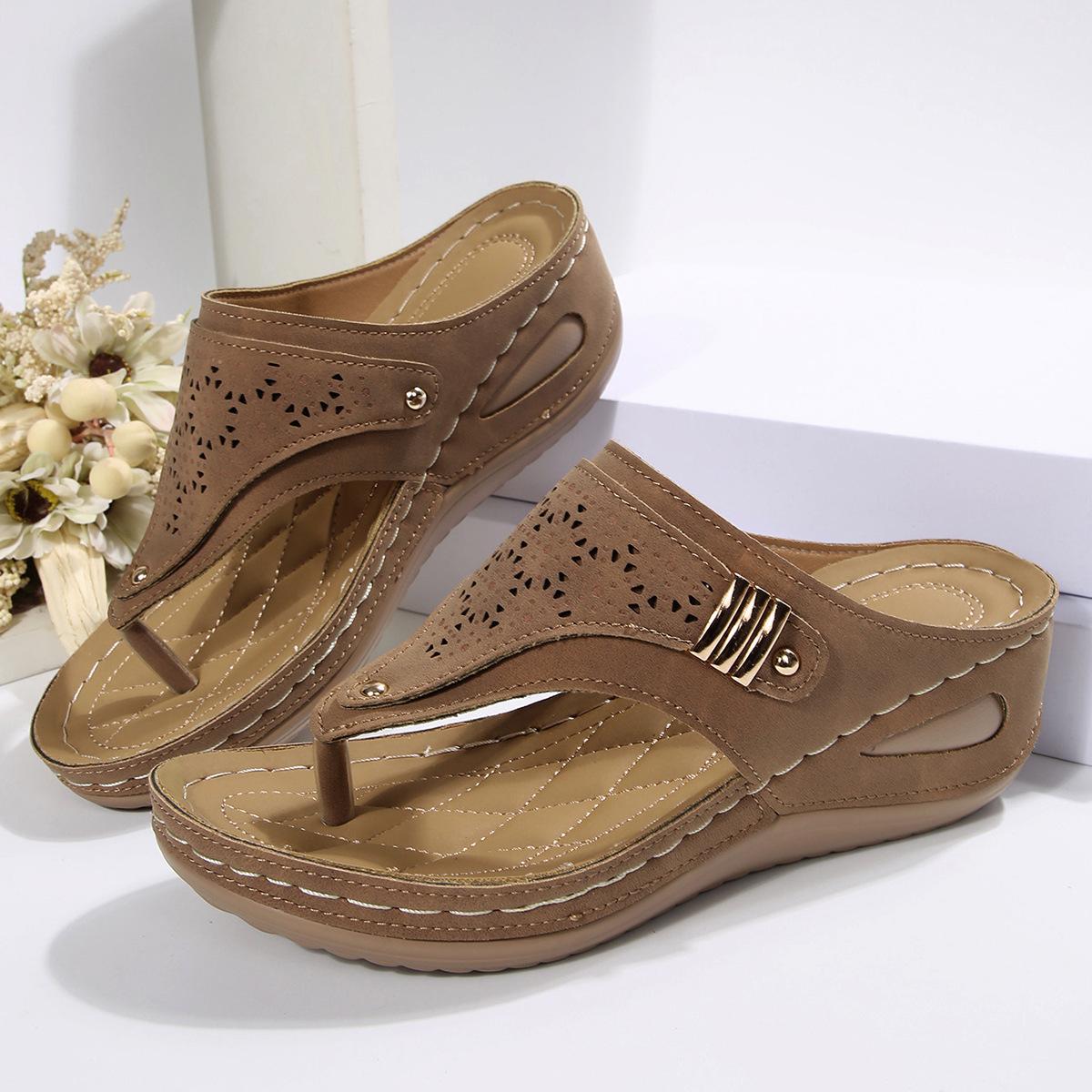 

2025 foreign trade summer women s wedge heel thick-soled slippers large size toe thick-soled herringbone wedge slippers 43 темно-коричневого